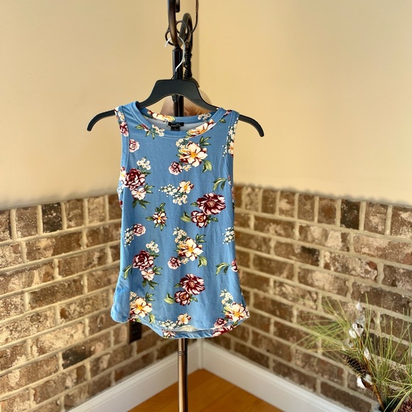 4 spring tanks/tops size small - Picture 5 of 5